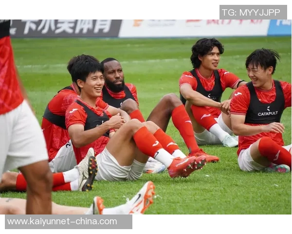 丽江飞虎迎战青岛黄海争夺中甲联赛关键三分的激烈对决 丽江飞虎迎战青岛黄海争夺中甲联赛关键三分的激烈对决