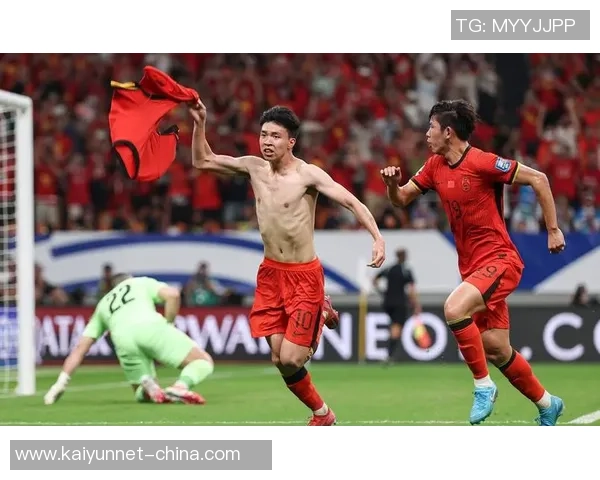 国足客场挑战乌兹别克全力争胜展现团队实力与拼搏精神 国足客场挑战乌兹别克全力争胜展现团队实力与拼搏精神