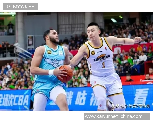 山东男篮与青岛男篮激战正酣谁能在这场对决中笑到最后